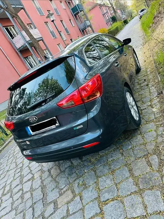Gebraucht Kia Ceed DREAM-TEAM Edition 101 PS (74 kW) 2017 Grau Kleinwagen