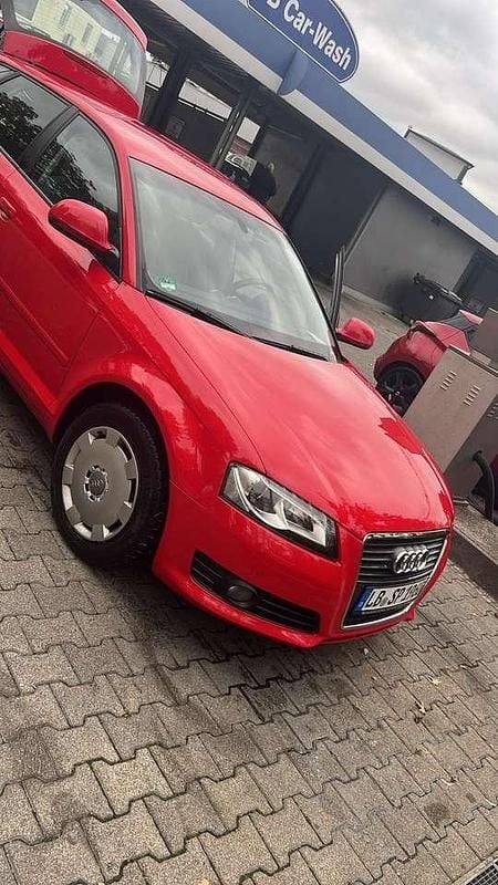 Gebraucht Audi A3 Ambiente 160 PS (117 kW) 2009 Rot Kleinwagen