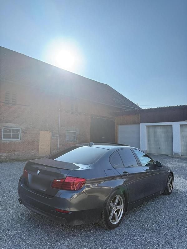 Gebraucht BMW 530 258 PS (189 kW) 2017 Grau Limousine