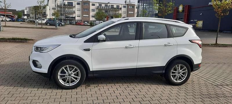 Gebraucht Ford Kuga 150 PS (110 kW) 2018 Weiss SUV