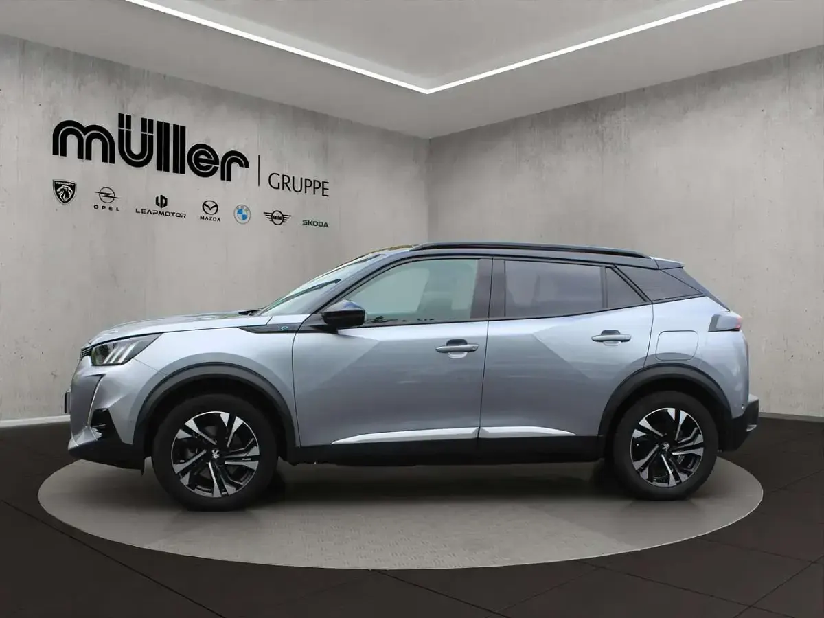 Gebraucht Peugeot e-2008 GT 100 kW (136 PS) 2022 Artense grau SUV