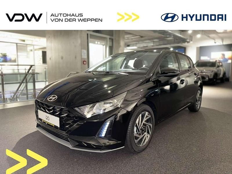 Phantom black (schwarz) Gebraucht 2024 Hyundai i20 Trend Limousine | 20.490 € (Fairer Preis) - Bild 1/4