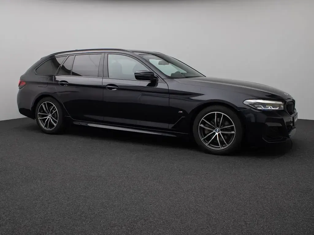 Gebraucht BMW 520 M Sport 190 PS (139 kW) 2023 Schwarz Limousine