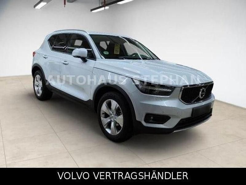 Glacier silver metallic Gebraucht 2020 Volvo XC40 Momentum SUV | 29.890 € (Fairer Preis) - Bild 1/4