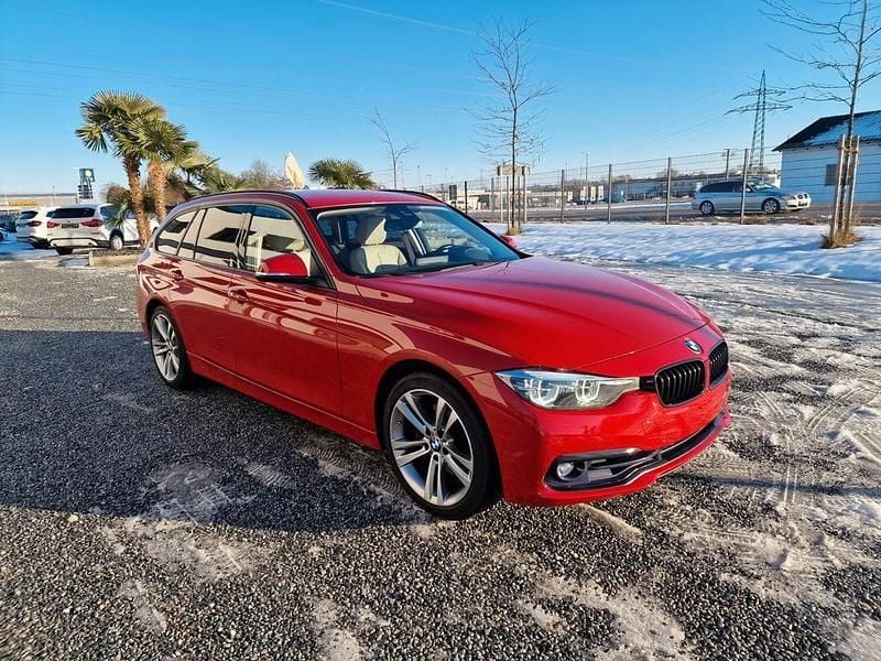 Gebraucht BMW 330 Sport Line 252 PS (185 kW) 2019 Melbournerot metallic Kombi