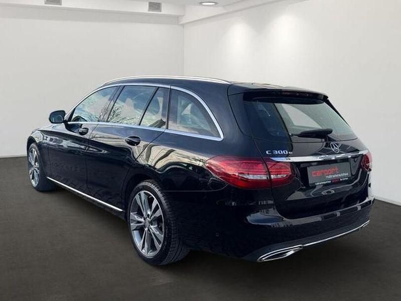 Gebraucht Mercedes C300e Avantgarde 211 PS (155 kW) 2021 Schwarz Limousine