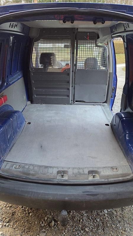 Second-hand VW Caddy 109 CP (80 kW) 2008 Albastru Monovolum