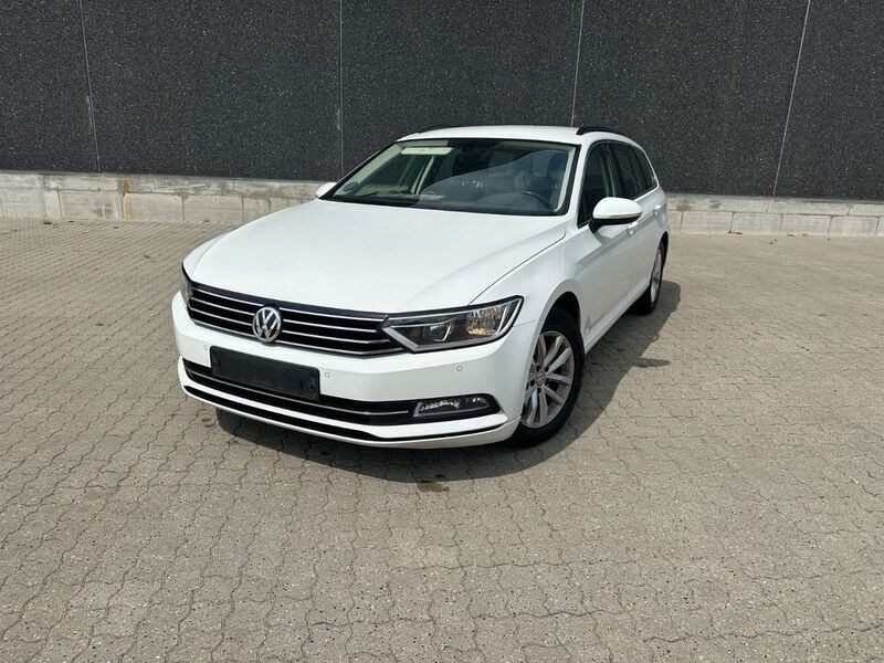Weiß Gebraucht 2017 VW Passat Comfortline Kombi | 9.900 € (Superpreis) - Bild 1/4