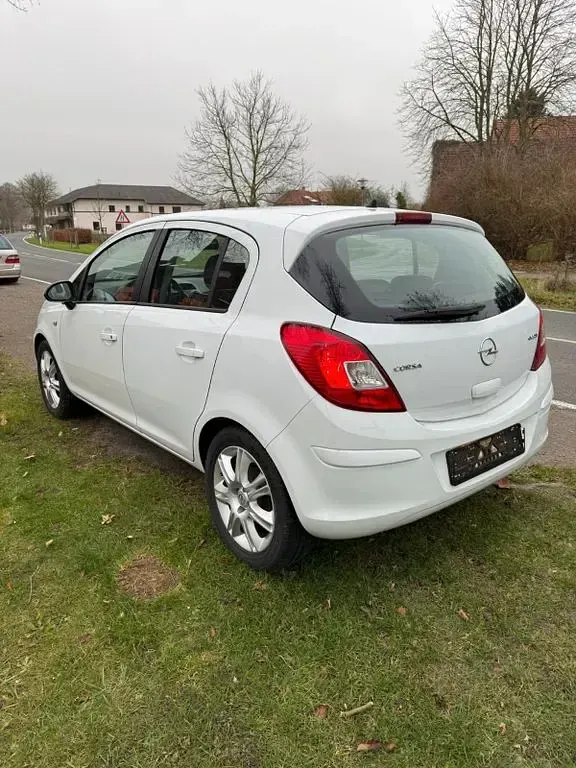 Gebraucht Opel Corsa 69 PS (50 kW) 2010 Weiß Kleinwagen