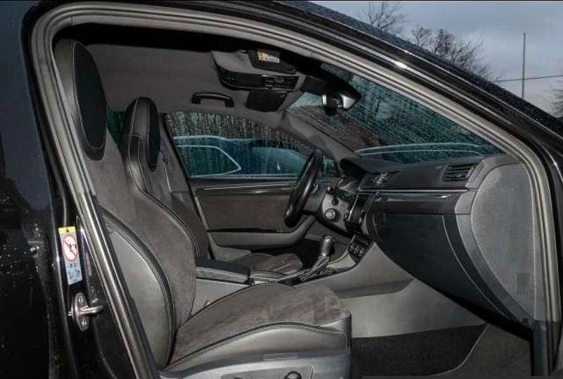 Schwarz Gebraucht 2017 Skoda Superb SportLine Kombi | 13.350 € (Superpreis) - Bild 1/4