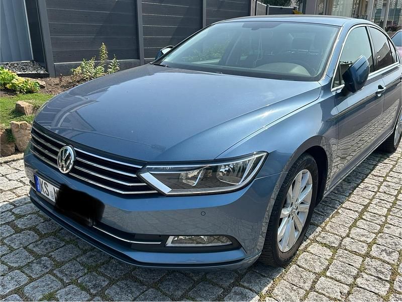 Blau Gebraucht 2015 VW Passat Comfortline Limousine | 10.999 € (Superpreis) - Bild 1/4