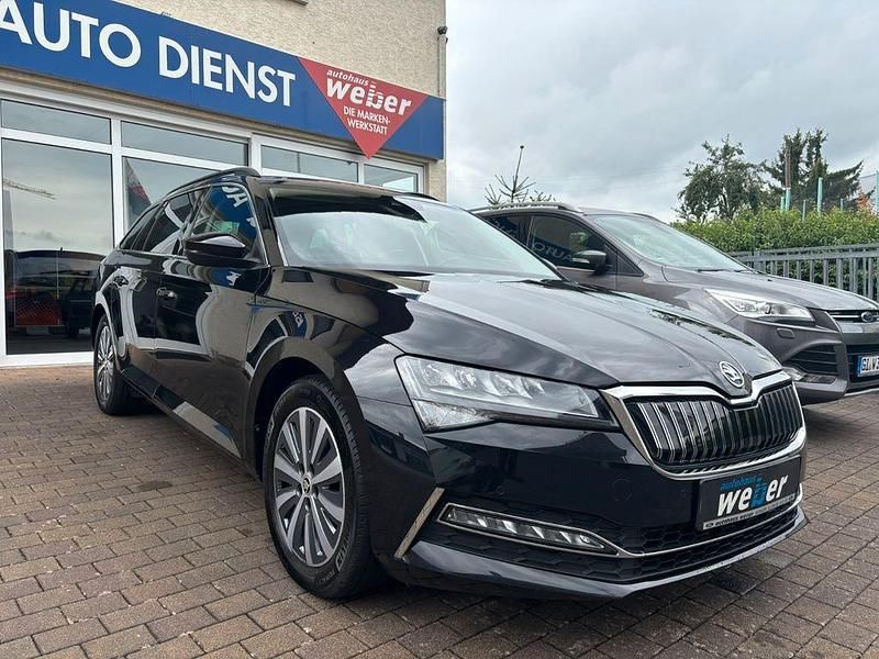 Schwarzmagic perleffekt Gebraucht 2022 Skoda Superb Ambition Kombi | 25.480 € (Fairer Preis) - Bild 1/4