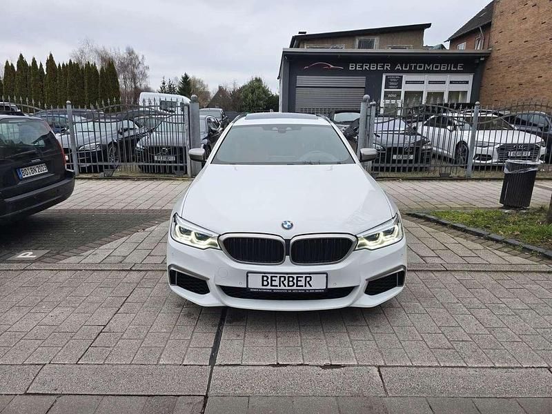 Gebraucht BMW 550 400 PS (294 kW) 2020 Alpinweiss iii Kombi