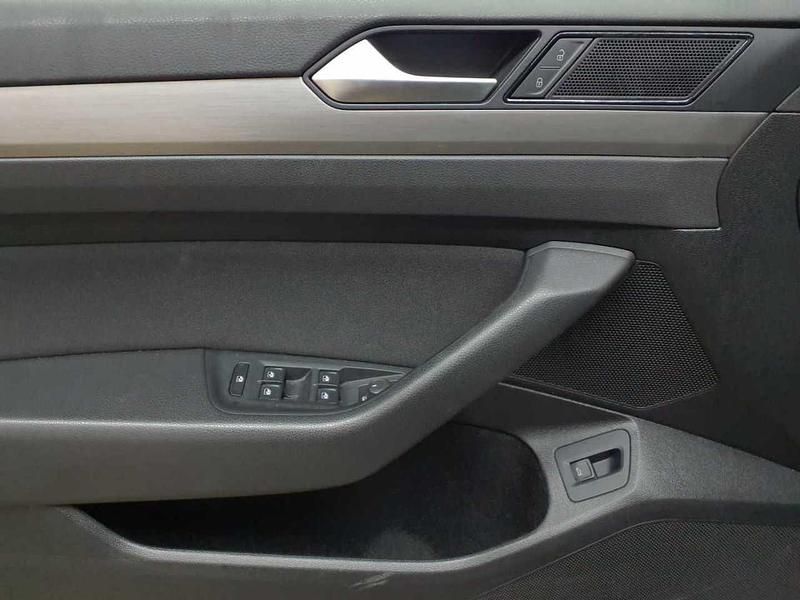 Gebraucht VW Passat Conceptline 150 PS (110 kW) 2021 Mondsteingrau Kombi