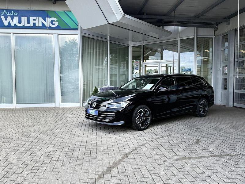 Schwarz Neu 2024 VW Passat Elegance Kombi | 42.990 € (Etwas zu teuer) - Bild 1/4