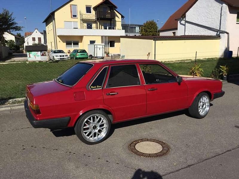 Second-hand Audi 80 Design 90 CP (66 kW) 1983 Roșu Berlinǎ