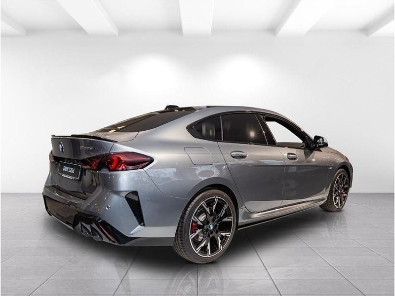 Gebraucht BMW 220 Performance 163 PS (119 kW) 2025 Skyscraper grau metallic Limousine