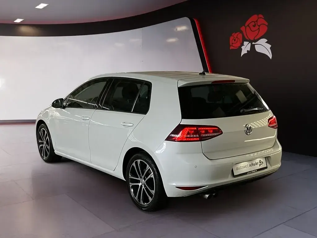 Gebraucht VW Golf VII Allstar 125 PS (91 kW) 2017 Oryxweiß perlmutteffekt (metallic) Limousine
