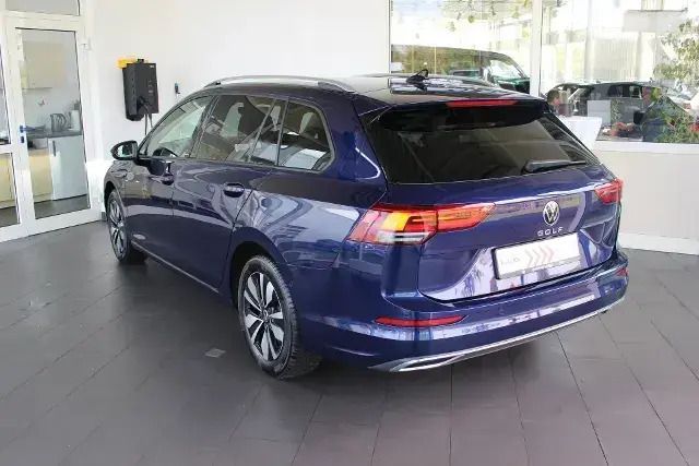 Gebraucht VW Golf VIII Move 150 PS (110 kW) 2024 Blau (atlantik blue metallic) Kombi