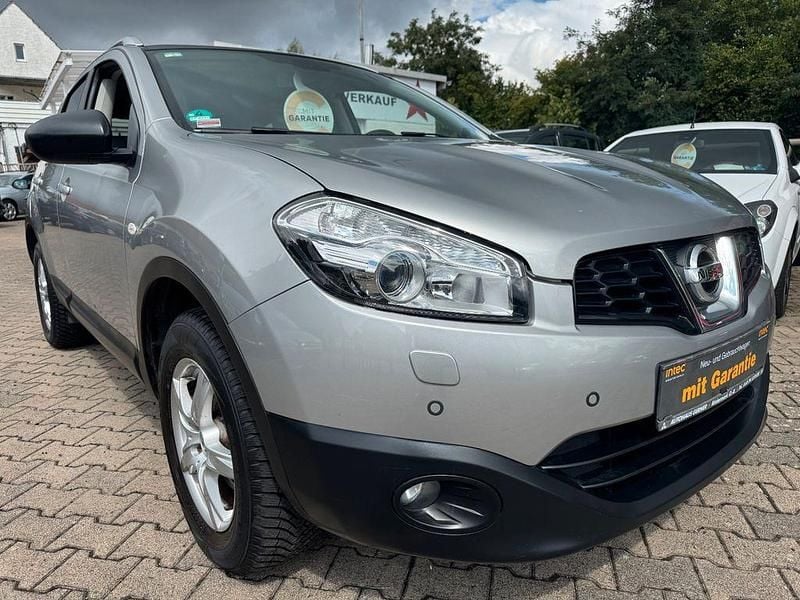 Grau Gebraucht 2011 Nissan Qashqai Tekna SUV | 9.499 € (Fairer Preis) - Bild 1/4