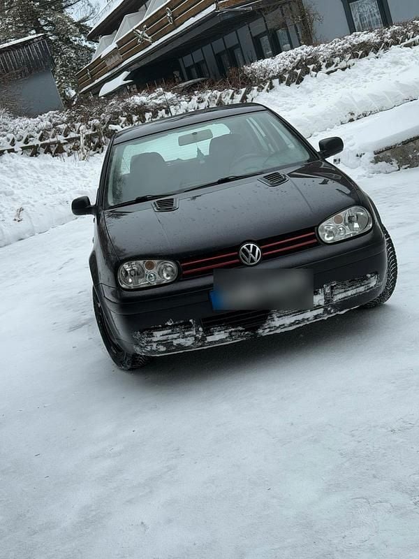 Schwarz Gebraucht 2002 VW Golf Limousine | 3.100 € (Etwas zu teuer) - Bild 1/4