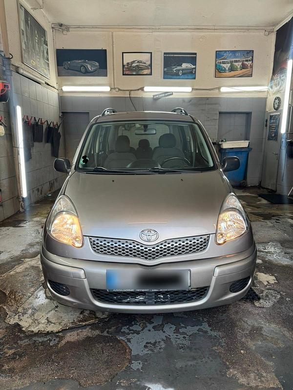 Gebraucht Toyota Yaris 86 PS (63 kW) 2003 Silber Kombi