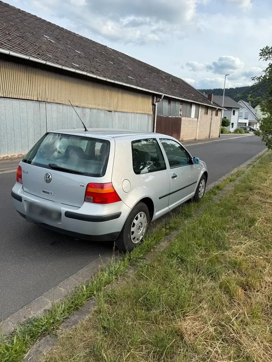 Gebraucht VW Golf IV 105 PS (77 kW) 2000 Silber Kleinwagen