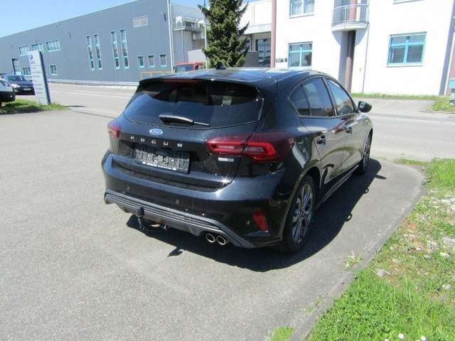 Gebraucht Ford Focus ST-Line 125 PS (91 kW) 2022 Obsidianschwarz metallic Kleinwagen