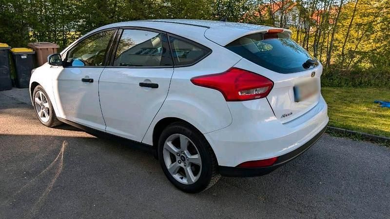 Second-hand Ford Focus 101 CP (74 kW) 2016 Alb Hatchback