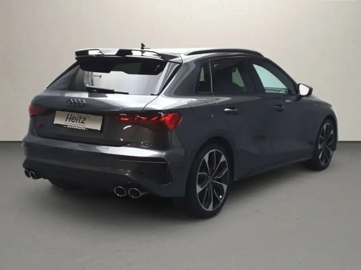 Gebraucht Audi S3 Sportback Business 310 PS (228 kW) 2022 Daytonagrau perleffekt Kleinwagen