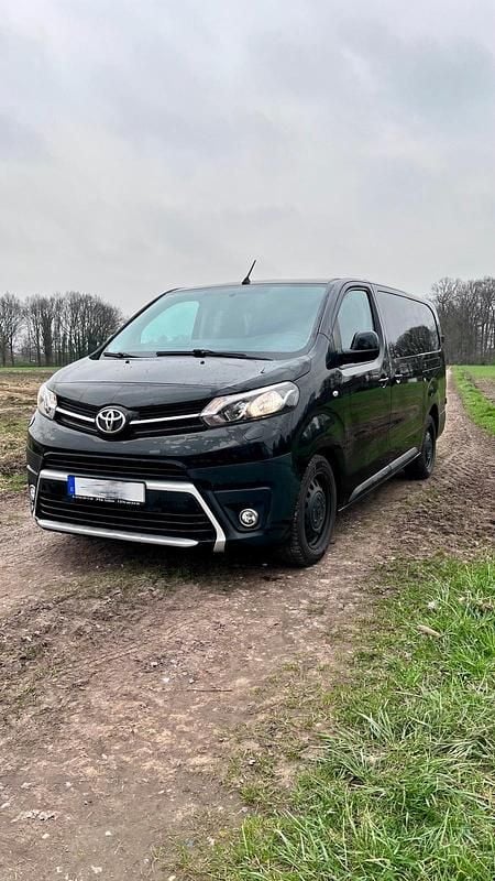 Schwarz Gebraucht 2017 Toyota Proace Van | 24.999 € - Bild 1/4