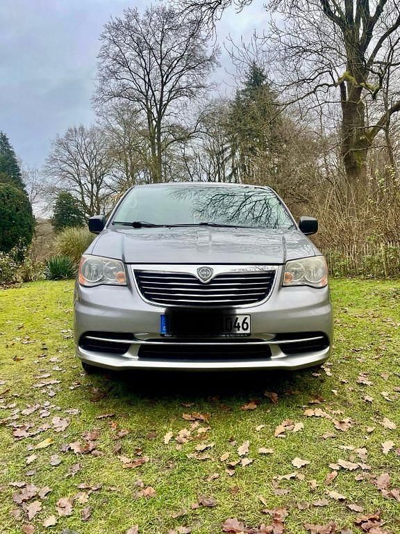 Grau Gebraucht 2014 Lancia Voyager S Van / Kleinbus | 11.000 € (Superpreis) - Bild 1/4