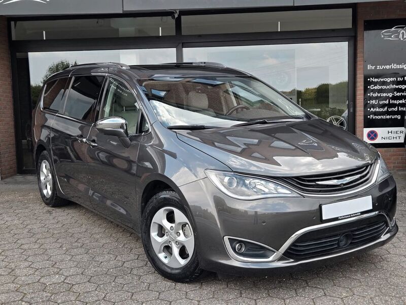 Grau Gebraucht 2019 Chrysler Pacifica Limited SUV | 25.200 € - Bild 1/4