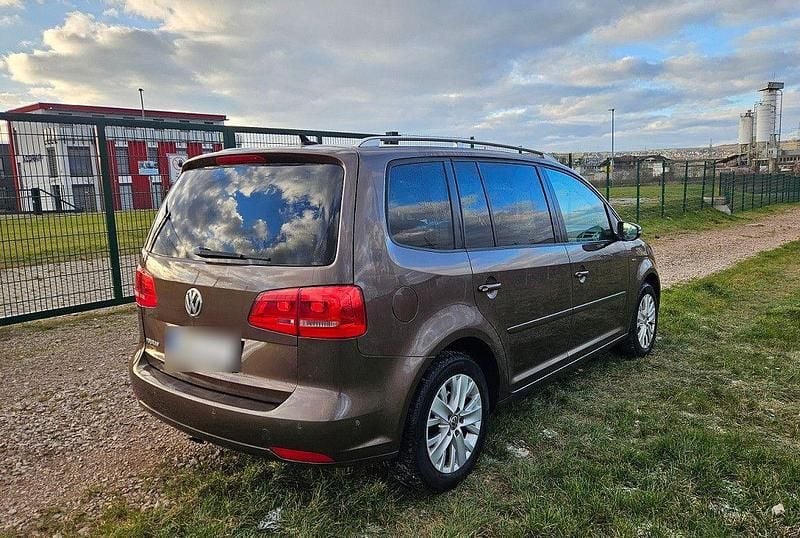 Gebraucht VW Touran 105 PS (77 kW) 2014 Braun Van / Kleinbus