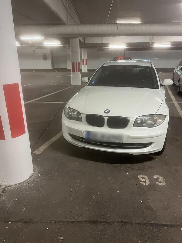 Weiß Gebraucht 2008 BMW 116 Kleinwagen | 2.699 € - Bild 1/4