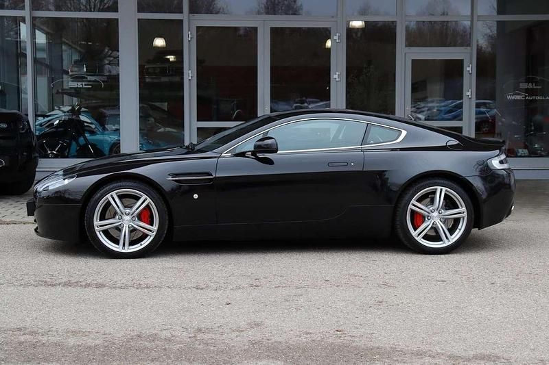 Gebraucht Aston Martin V8 426 PS (313 kW) 2010 Onyx black Coupé