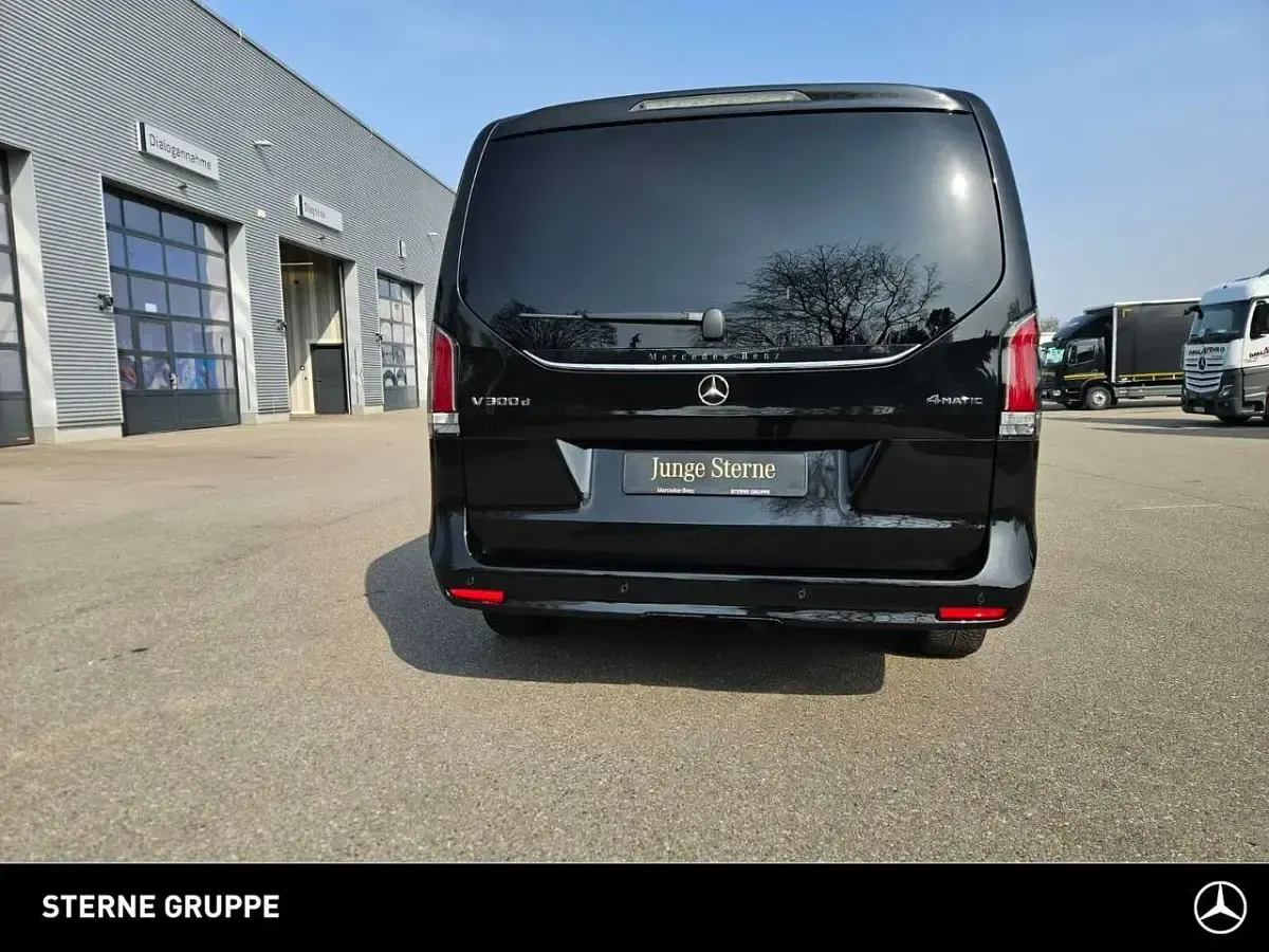 Second-hand Mercedes V300 Avantgarde 237 CP (174 kW) 2025 Negru Monovolum
