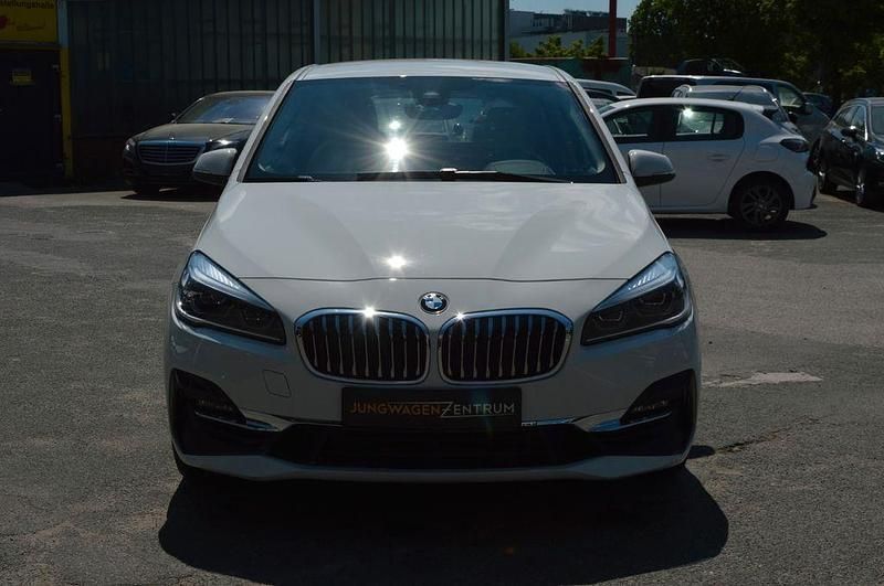 Gebraucht BMW 220 Luxury Line 178 PS (130 kW) 2021 Alpinweiss iii Van / Kleinbus