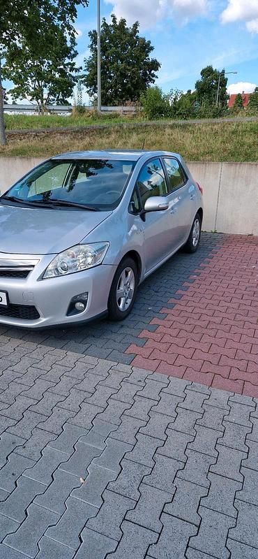 Silber Gebraucht 2010 Toyota Auris Hybrid Kleinwagen | 6.999 € (Etwas zu teuer) - Bild 1/4