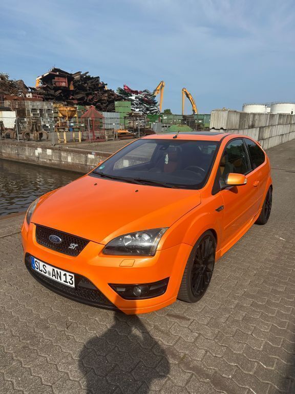 Orange Gebraucht 2007 Ford Focus ST Limousine | 7.000 € (Fairer Preis) - Bild 1/4