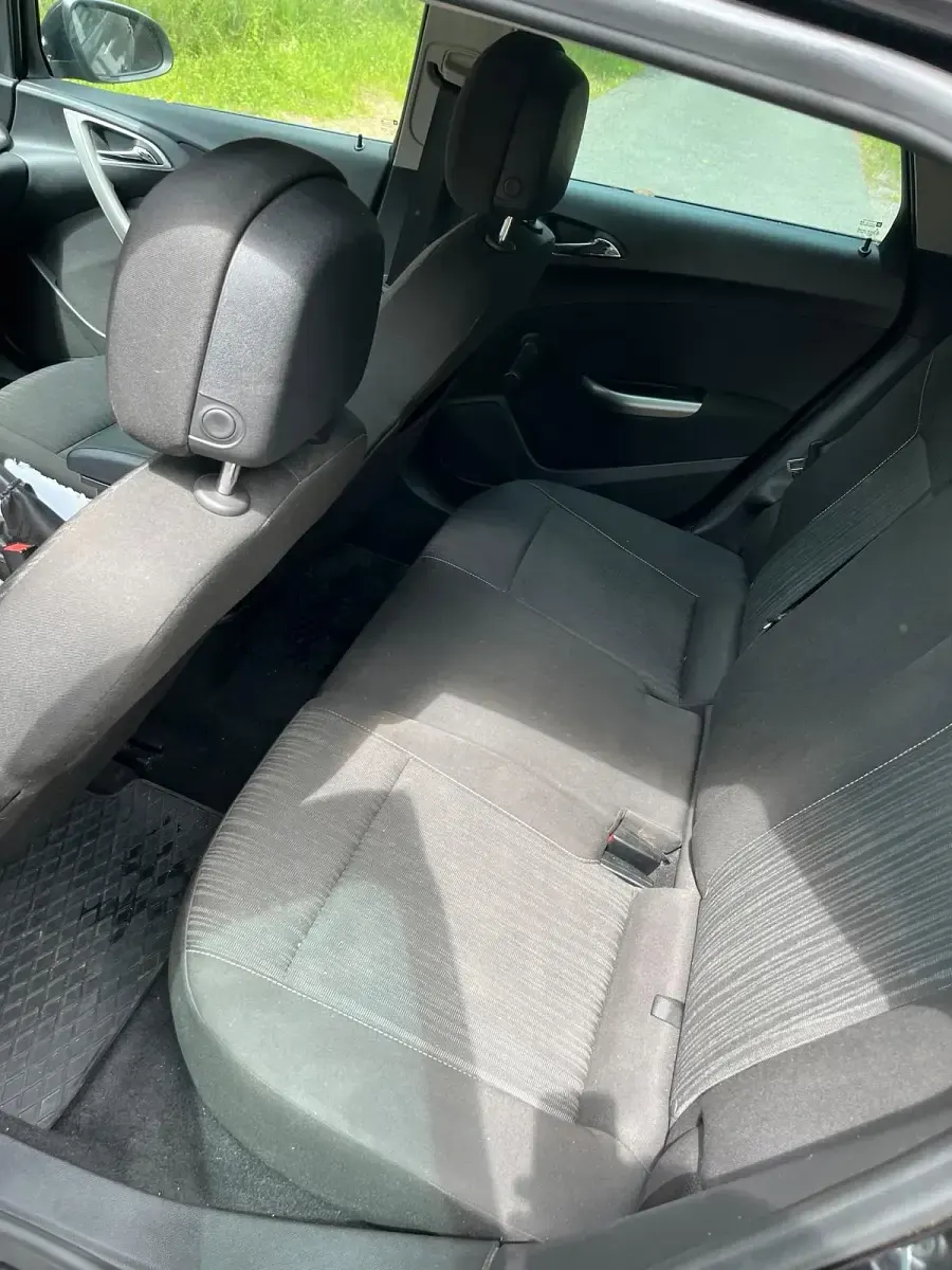 Gebraucht Opel Astra 110 PS (80 kW) 2011 Schwarz Kombi