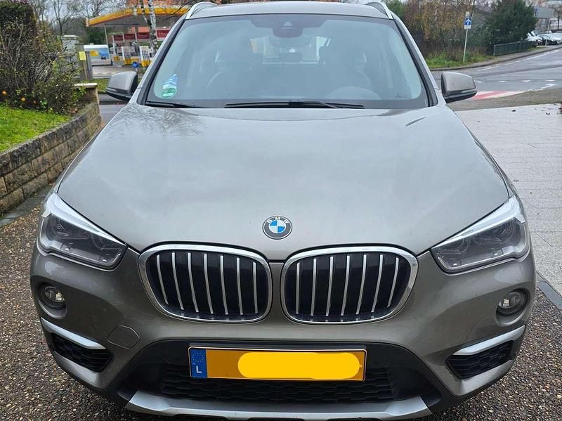 Grau Gebraucht 2017 BMW X1 SUV | 18.500 € (Superpreis) - Bild 1/4