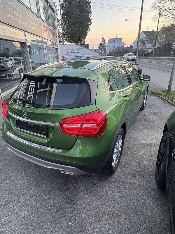 Gebraucht Mercedes CLA180 129 PS (94 kW) 2016 Grün Limousine