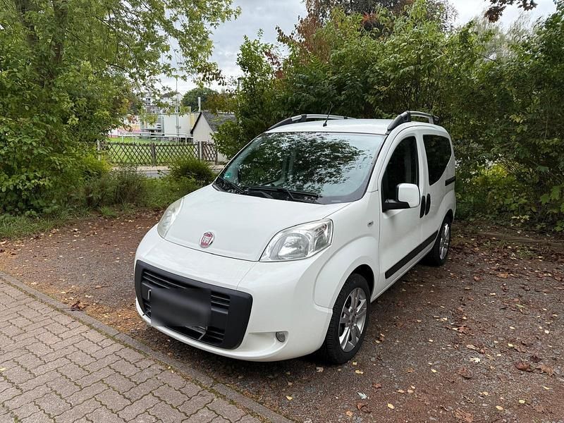 Weiß Gebraucht 2016 Fiat Qubo Trekking Van / Kleinbus | 4.600 € - Bild 1/4