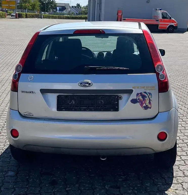 Gebraucht Ford Fiesta Ambiente 69 PS (50 kW) 2007 Silber Kleinwagen