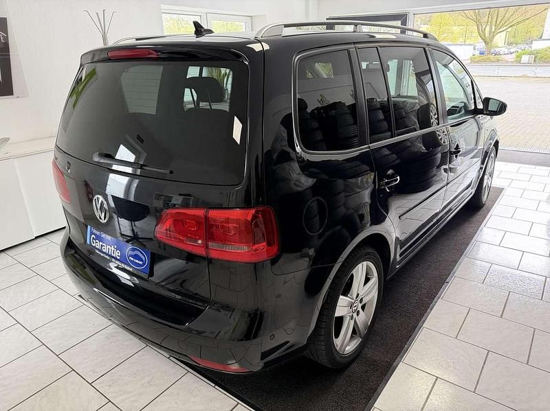 Gebraucht VW Touran Cup 140 PS (102 kW) 2015 Deep black perleffekt Van / Kleinbus