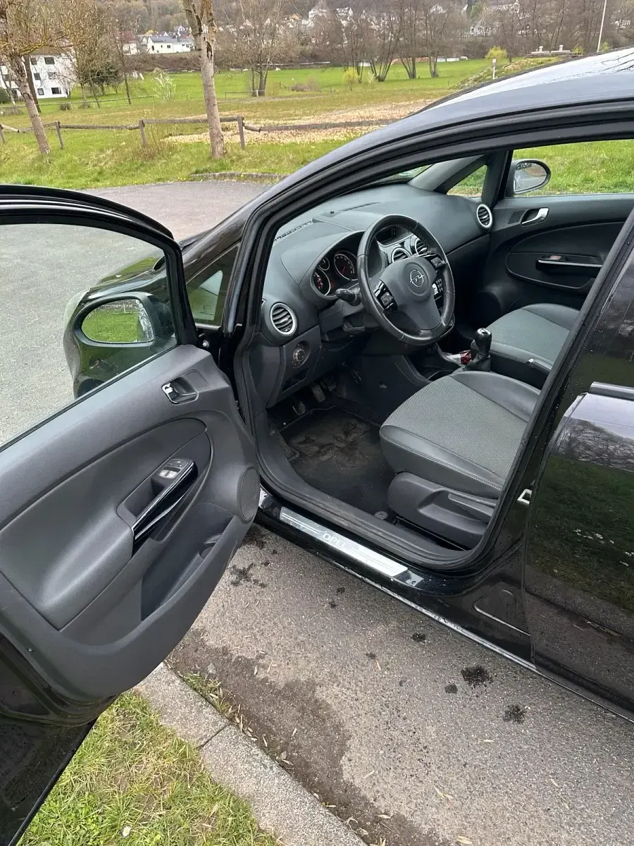 Gebraucht Opel Corsa 90 PS (66 kW) 2009 Schwarz Kleinwagen