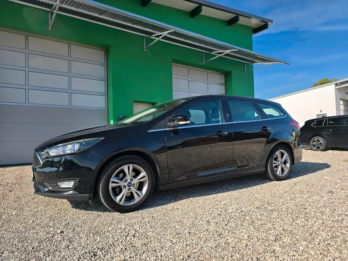 Gebraucht Ford Focus 101 PS (74 kW) 2016 Schwarz Kombi
