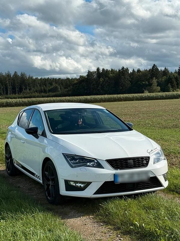 Weiß Gebraucht 2015 Seat Leon FR Limousine | 7.900 € (Fairer Preis) - Bild 1/4