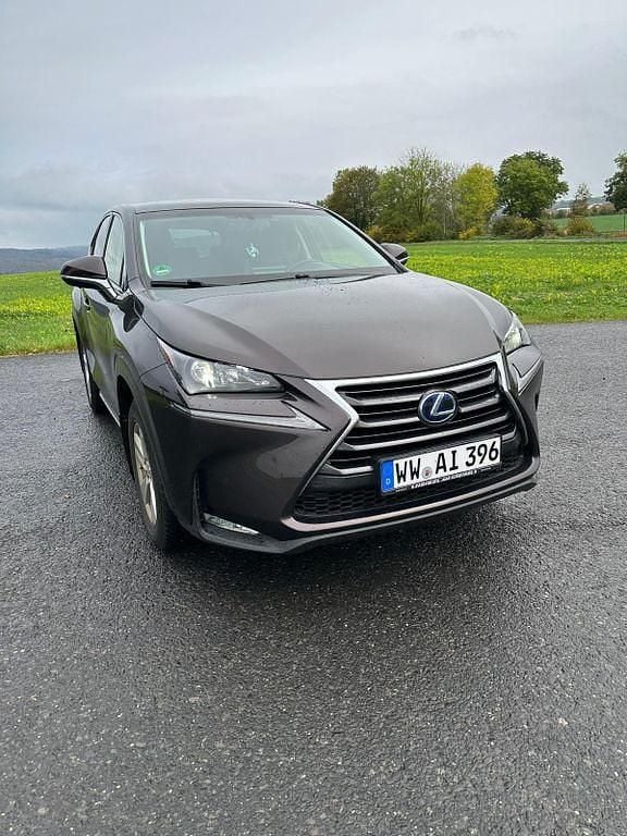 Braun Gebraucht 2015 Lexus NX300h SUV | 21.000 € (Fairer Preis) - Bild 1/4